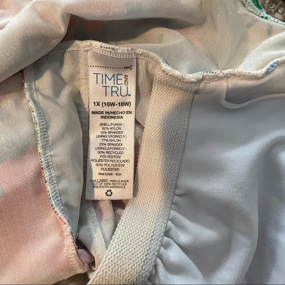 Time and Tru Size 1X floral swimsuit - Picture 3 of 4